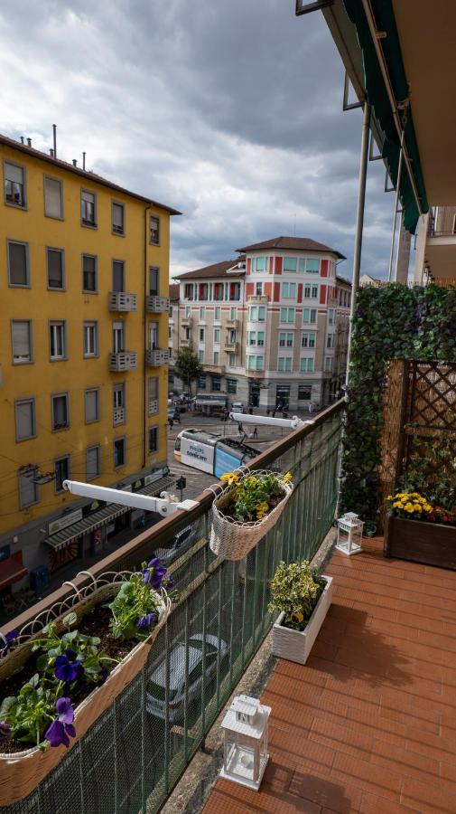 Beautiful Floral Apartment On Navigli 밀라노 외부 사진