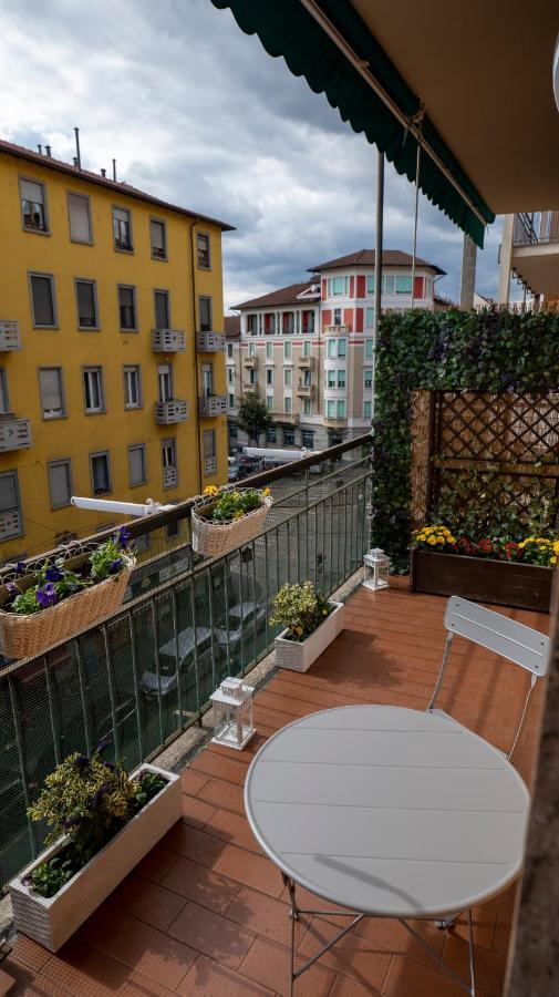 Beautiful Floral Apartment On Navigli 밀라노 외부 사진